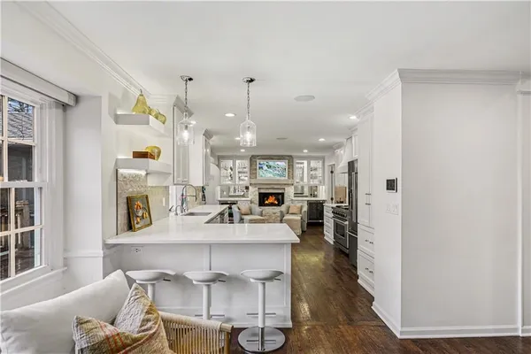 $1,650,000 | 1901 West 69th Street, Mission Hills, KS 66208
