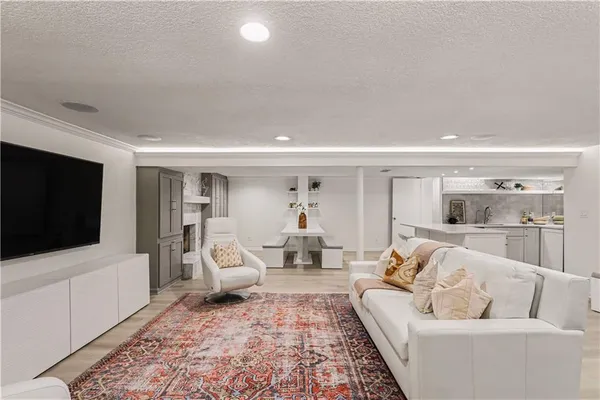 $1,650,000 | 1901 West 69th Street, Mission Hills, KS 66208