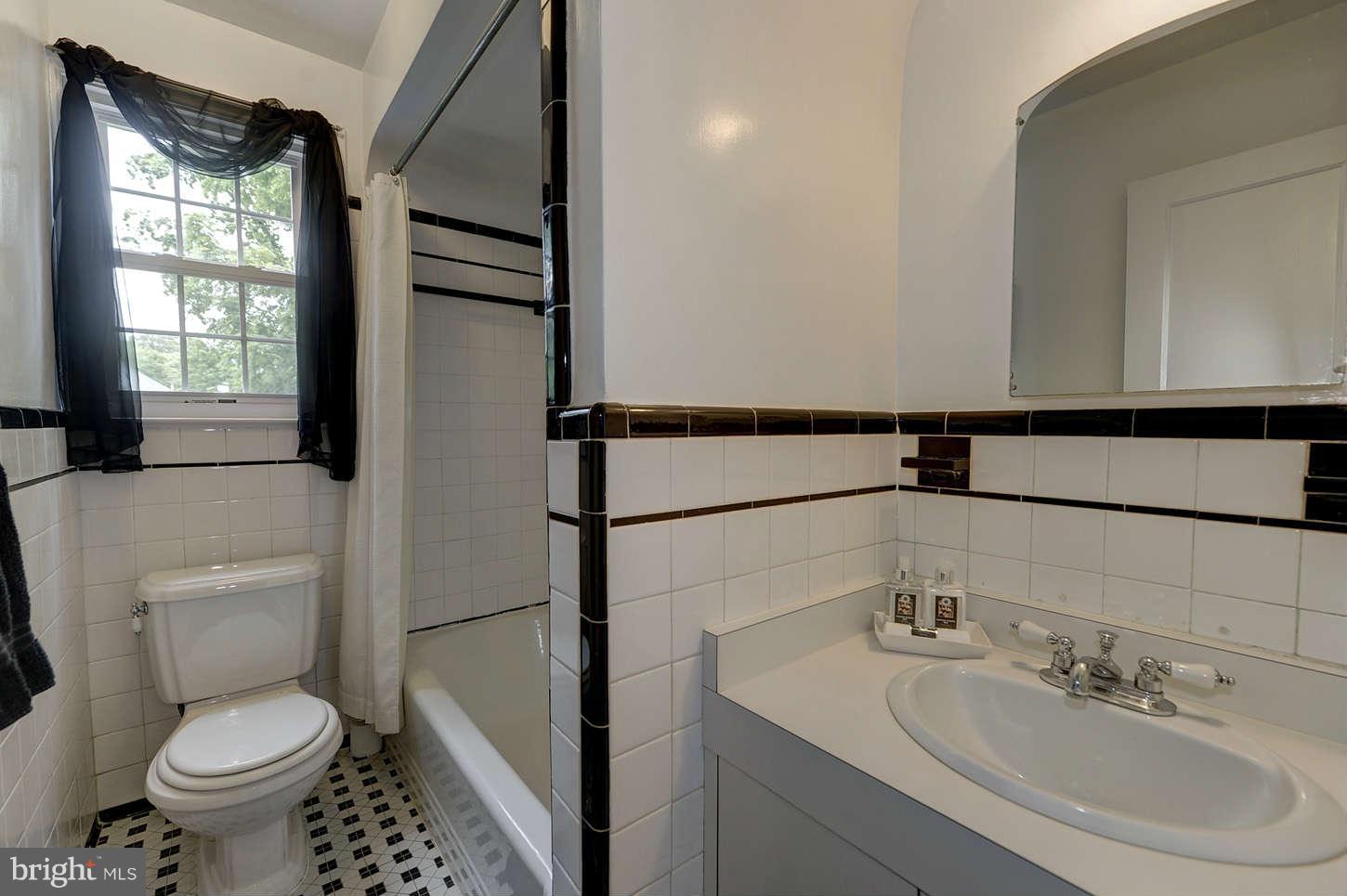 100 Hamilton Avenue Silver Spring, MD 20901 - Photo 13 of 29 Bath