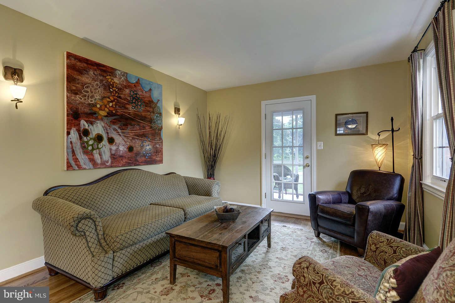 100 Hamilton Avenue Silver Spring, MD 20901 - Photo 4 of 29 Living Room