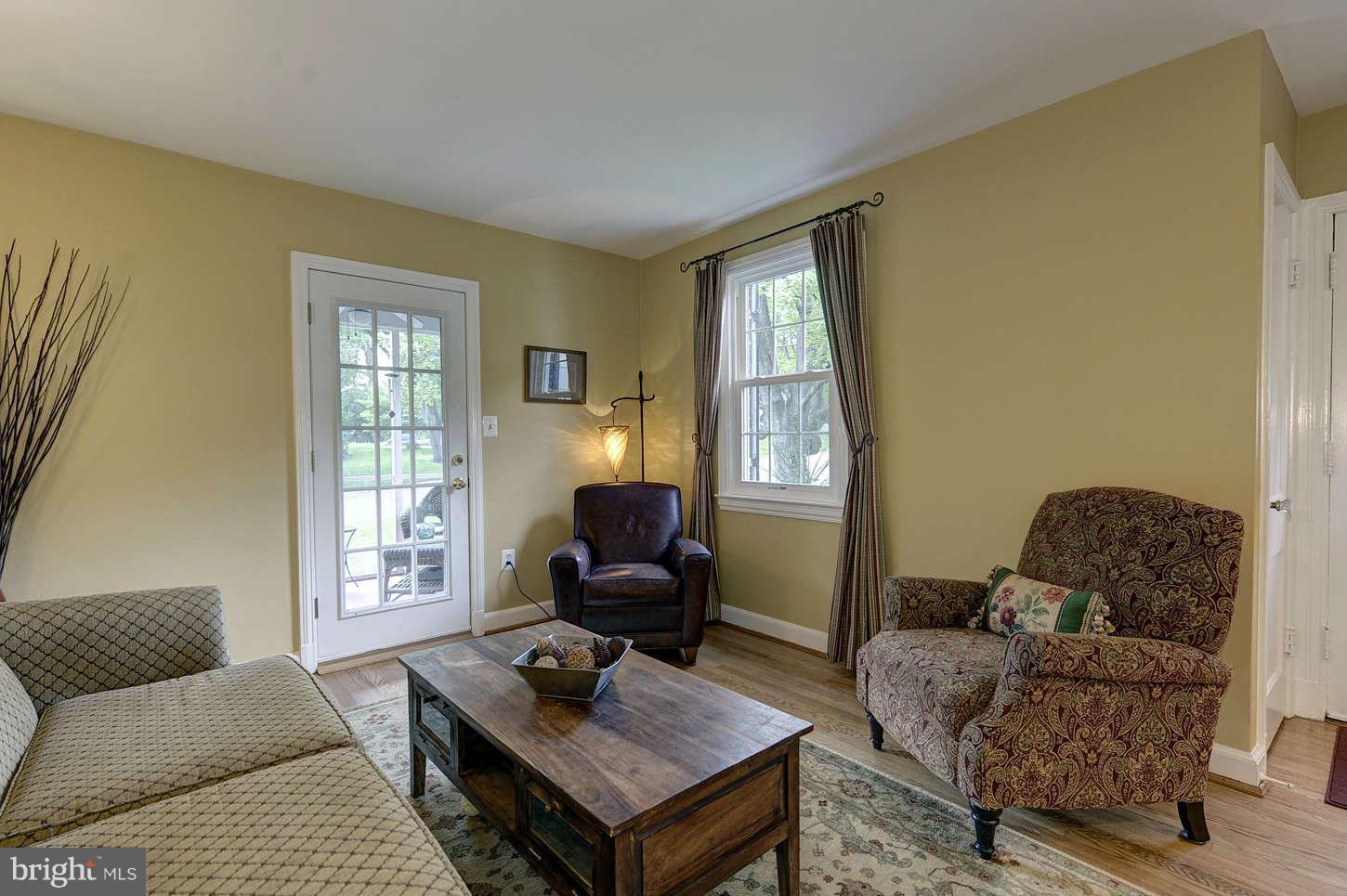 100 Hamilton Avenue Silver Spring, MD 20901 - Photo 8 of 29 Living Room