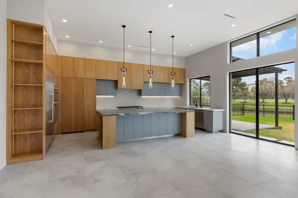 $2,149,000 | 51 Huntsmans Horn Circle, The Woodlands, TX 77380