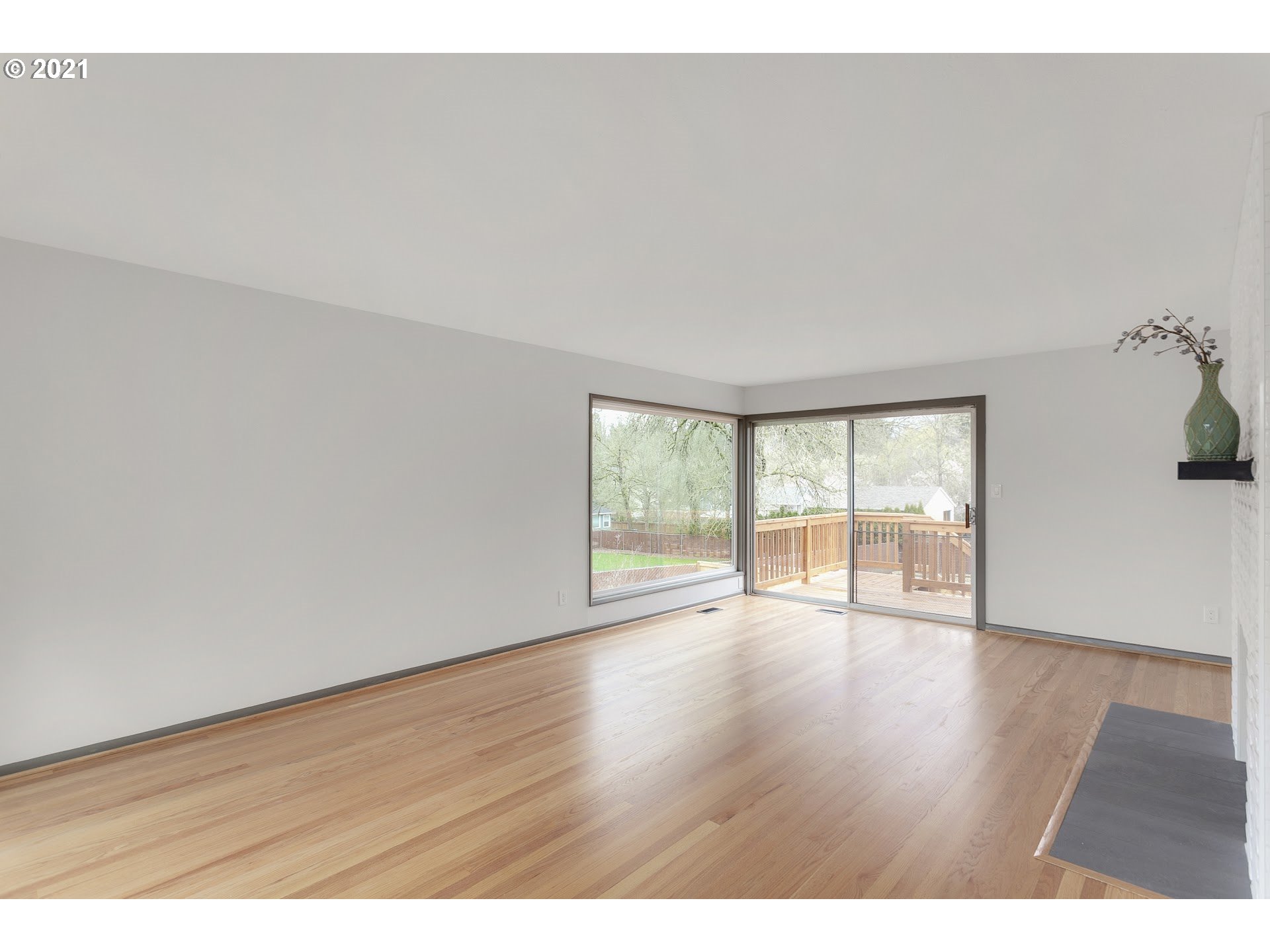 9045 Southwest Howatt Street Portland, OR 97225 - Photo 11 of 27 Gallery Image 11