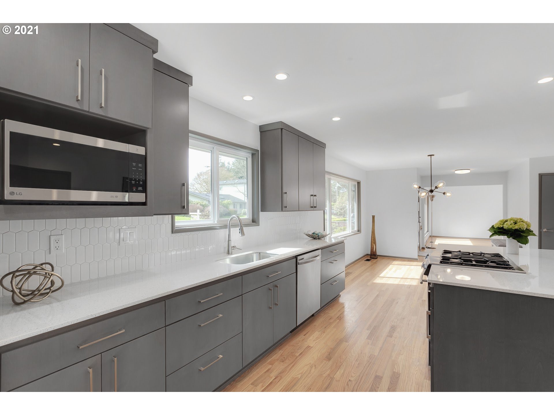9045 Southwest Howatt Street Portland, OR 97225 - Photo 6 of 27 Gallery Image 6