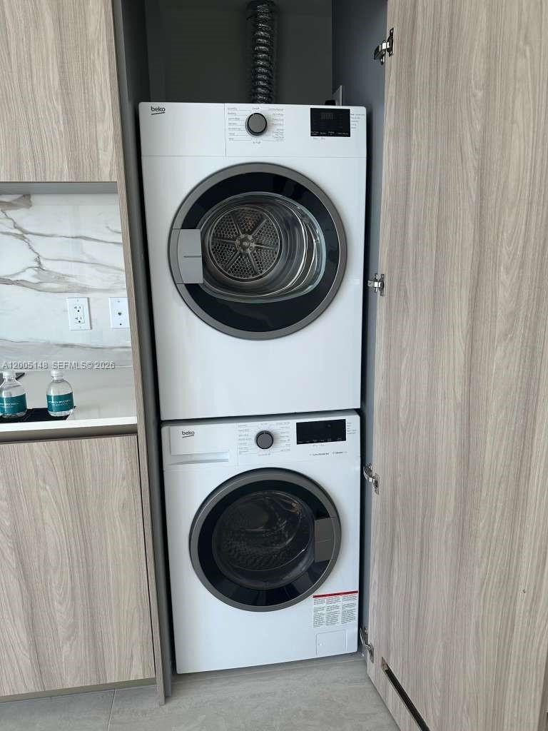 77 Southeast 5th Street, Unit 1815 Miami, FL 33131 - Photo 12 of 49 a utility room with dryer and washer