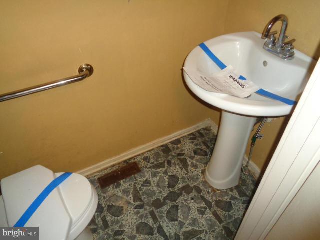 2133 Allendale Road Baltimore, MD 21216 - Photo 18 of 24 Bath