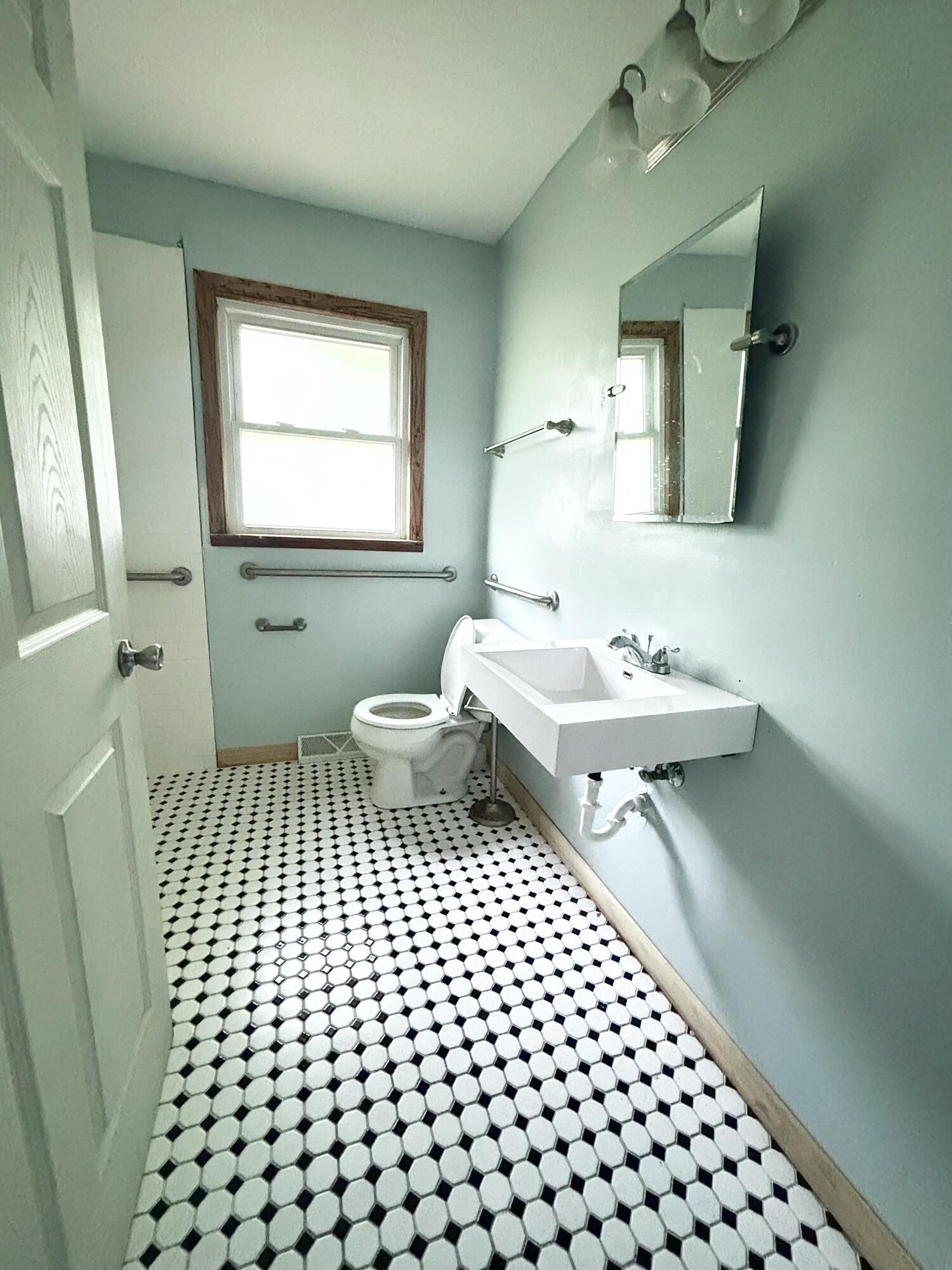 4034 South 60th Street Milwaukee, WI 53220 - Photo 7 of 20 IMG_2732