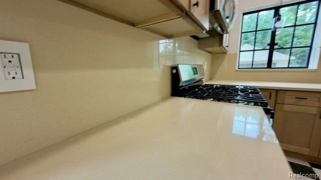 5535 Yorkshire Road Detroit, MI 48224 - Photo 6 of 18