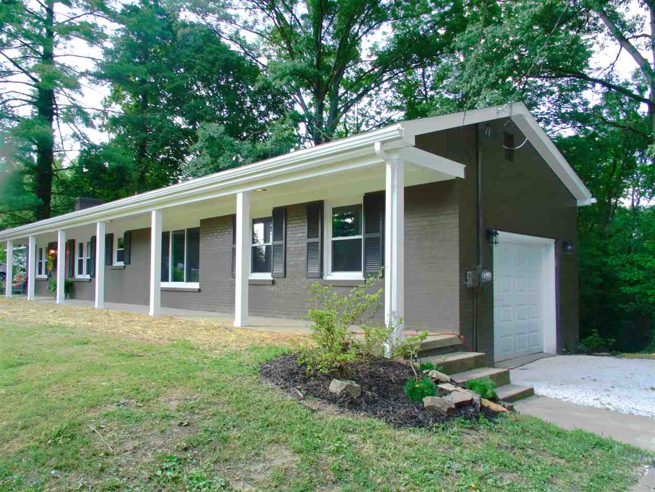 3773 Stringtown Road Evansville, IN 47711 - Photo 3 of 25 Gallery Image 3