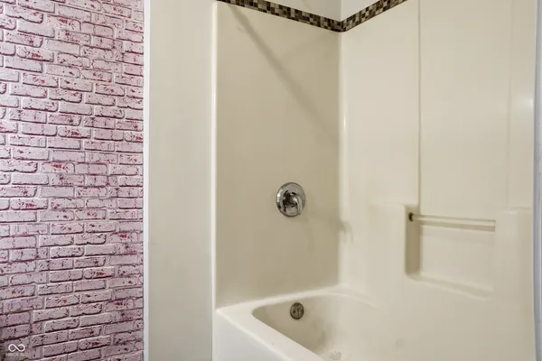 $209,900 | 4633 Shelbyville Road, Indianapolis, IN 46237