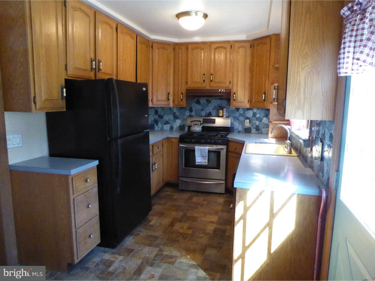 81 Edinburg Road Hamilton, NJ 08619 - Photo 11 of 25 Kitchen