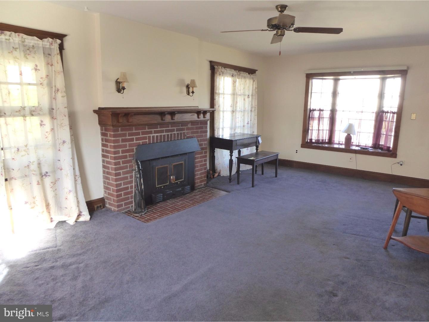 81 Edinburg Road Hamilton, NJ 08619 - Photo 6 of 25 Living Room