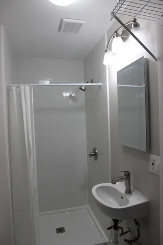 $2,300 | 4259 Packard Street, Ann Arbor, MI 48108