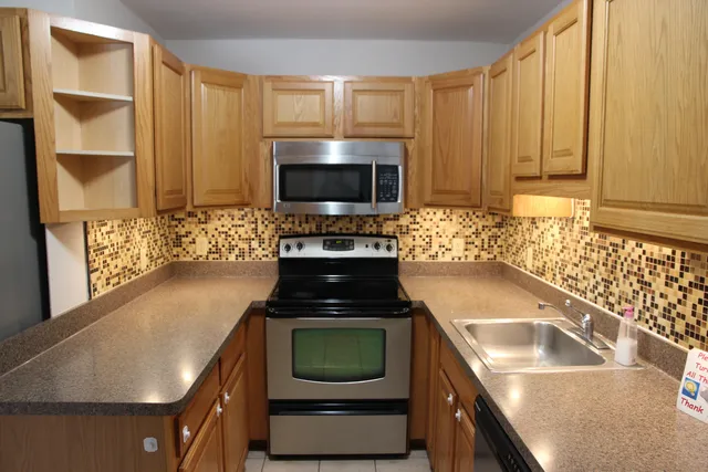 $2,300 | 4259 Packard Street, Ann Arbor, MI 48108