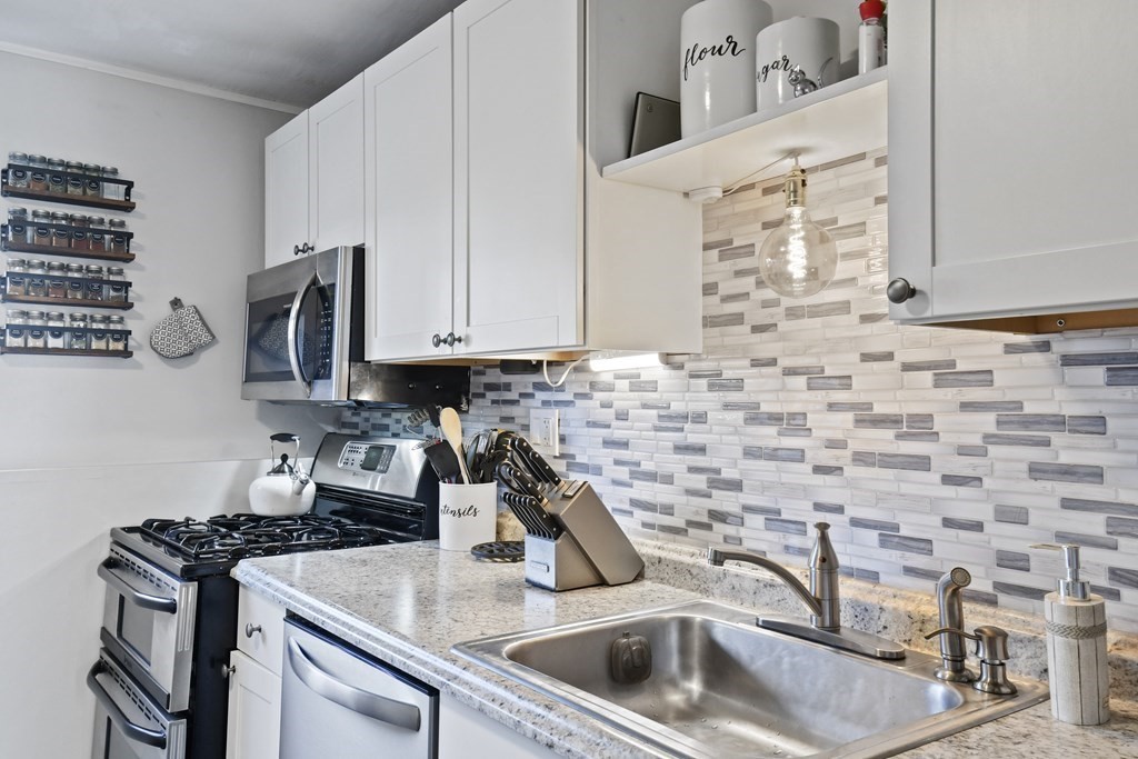100 East Meadow Road, Unit 1 Lowell, MA 01854 - Photo 4 of 30 Gallery Image 4