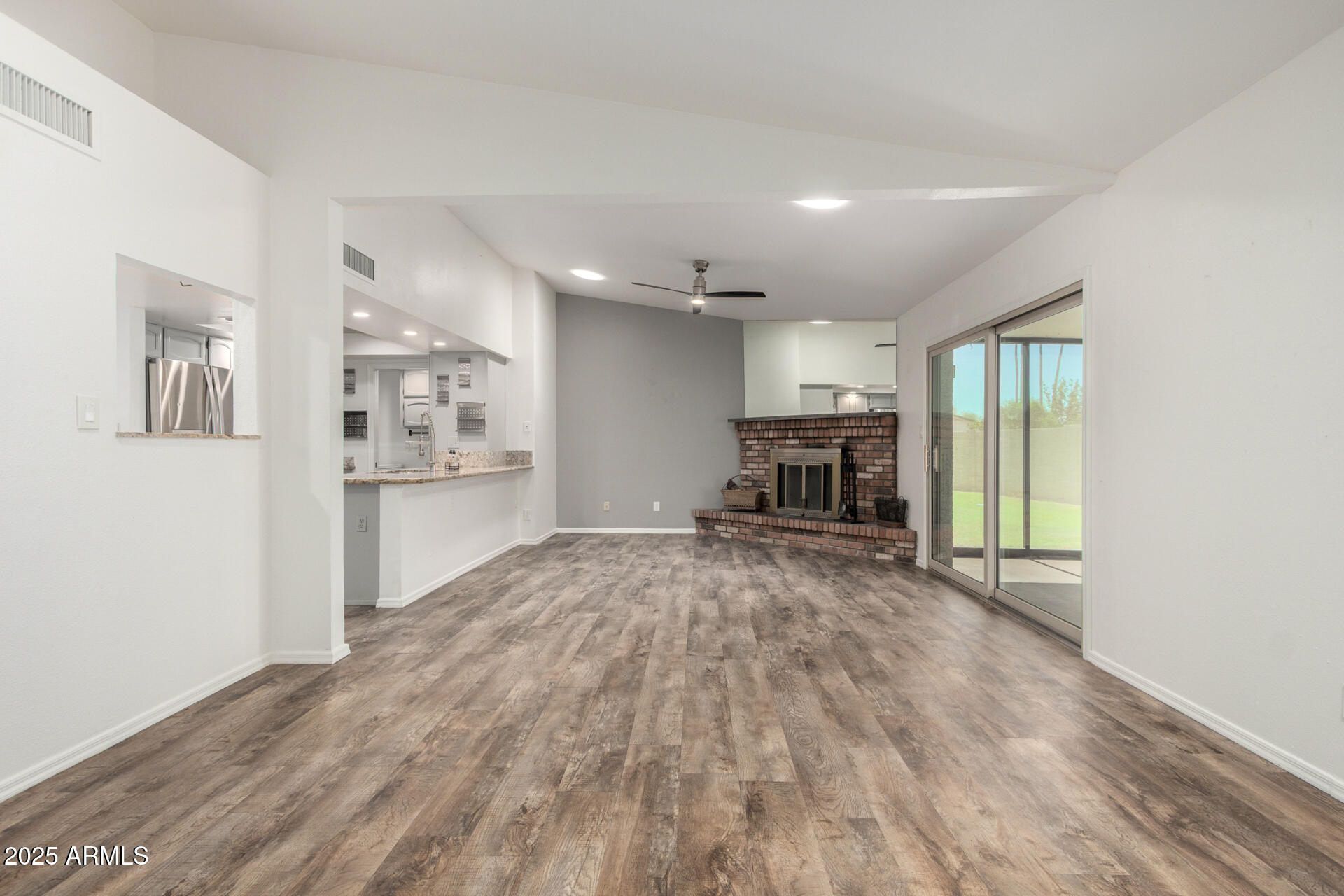 2059 East Brown Road, Unit 35 Mesa, AZ 85213 - Photo 14 of 37 Family/Dining