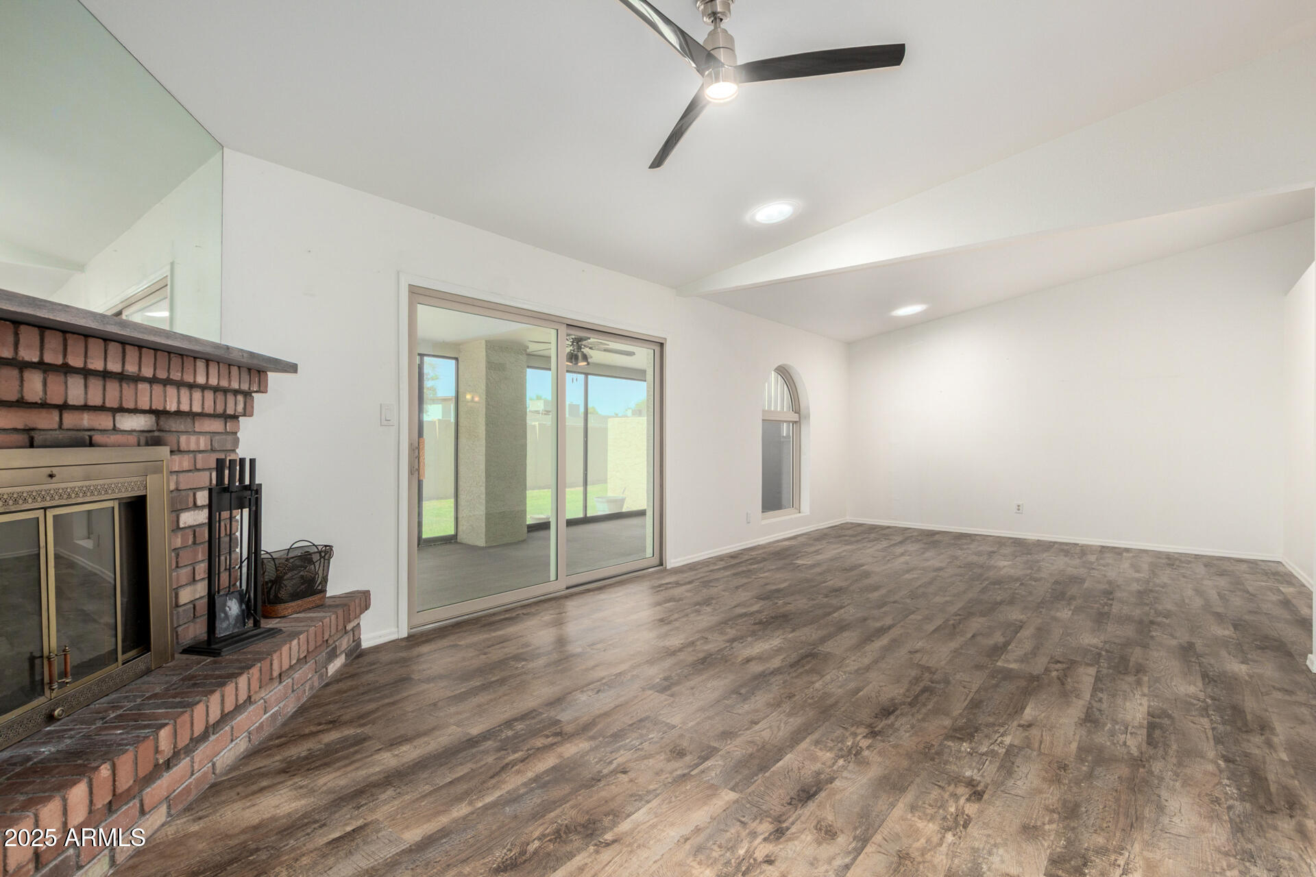 2059 East Brown Road, Unit 35 Mesa, AZ 85213 - Photo 16 of 37 Family room