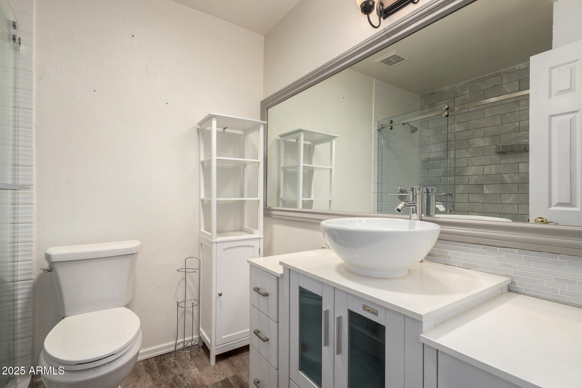 2059 East Brown Road, Unit 35 Mesa, AZ 85213 - Photo 25 of 37 Guest Bathroom