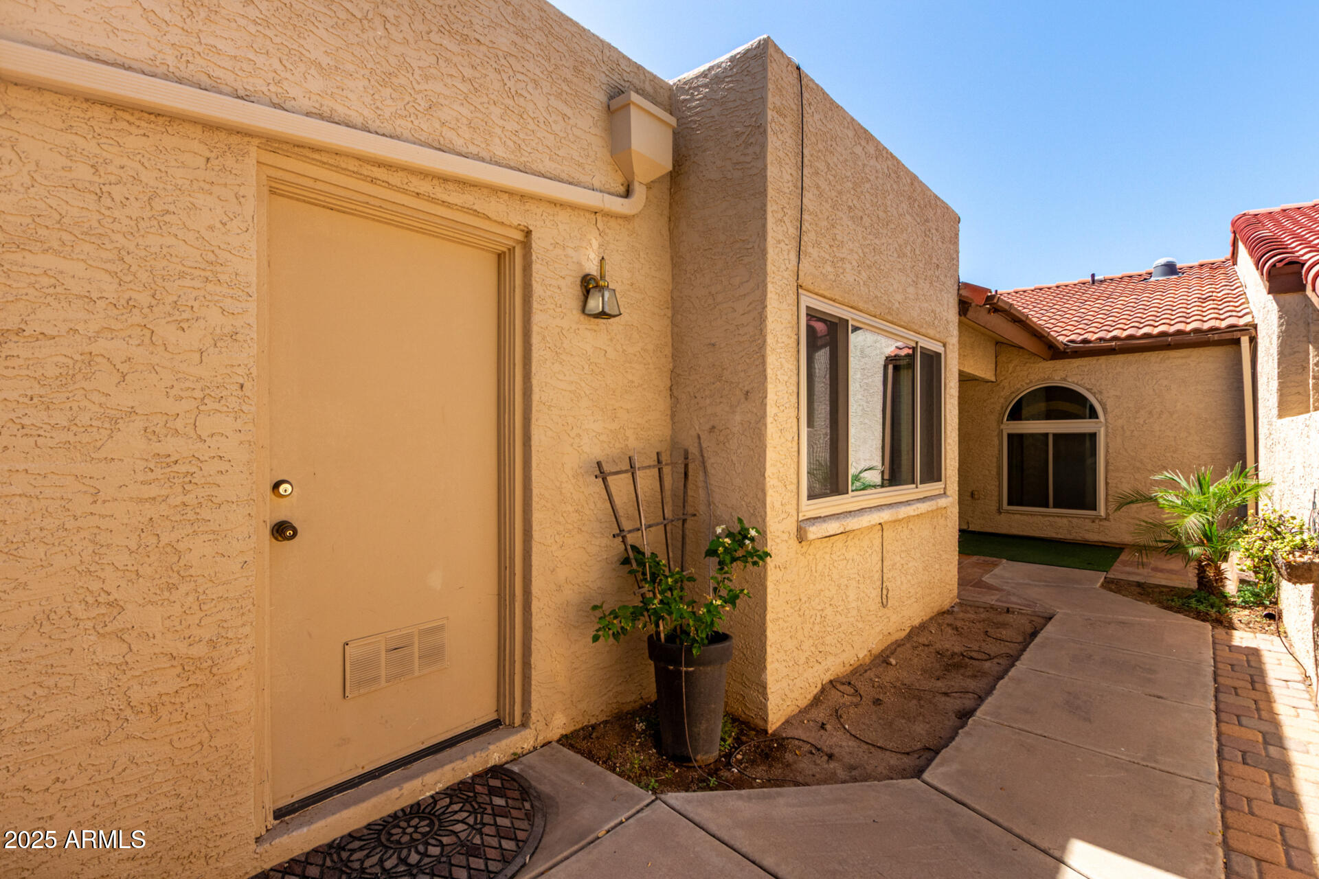 2059 East Brown Road, Unit 35 Mesa, AZ 85213 - Photo 35 of 37 Front Courtyard