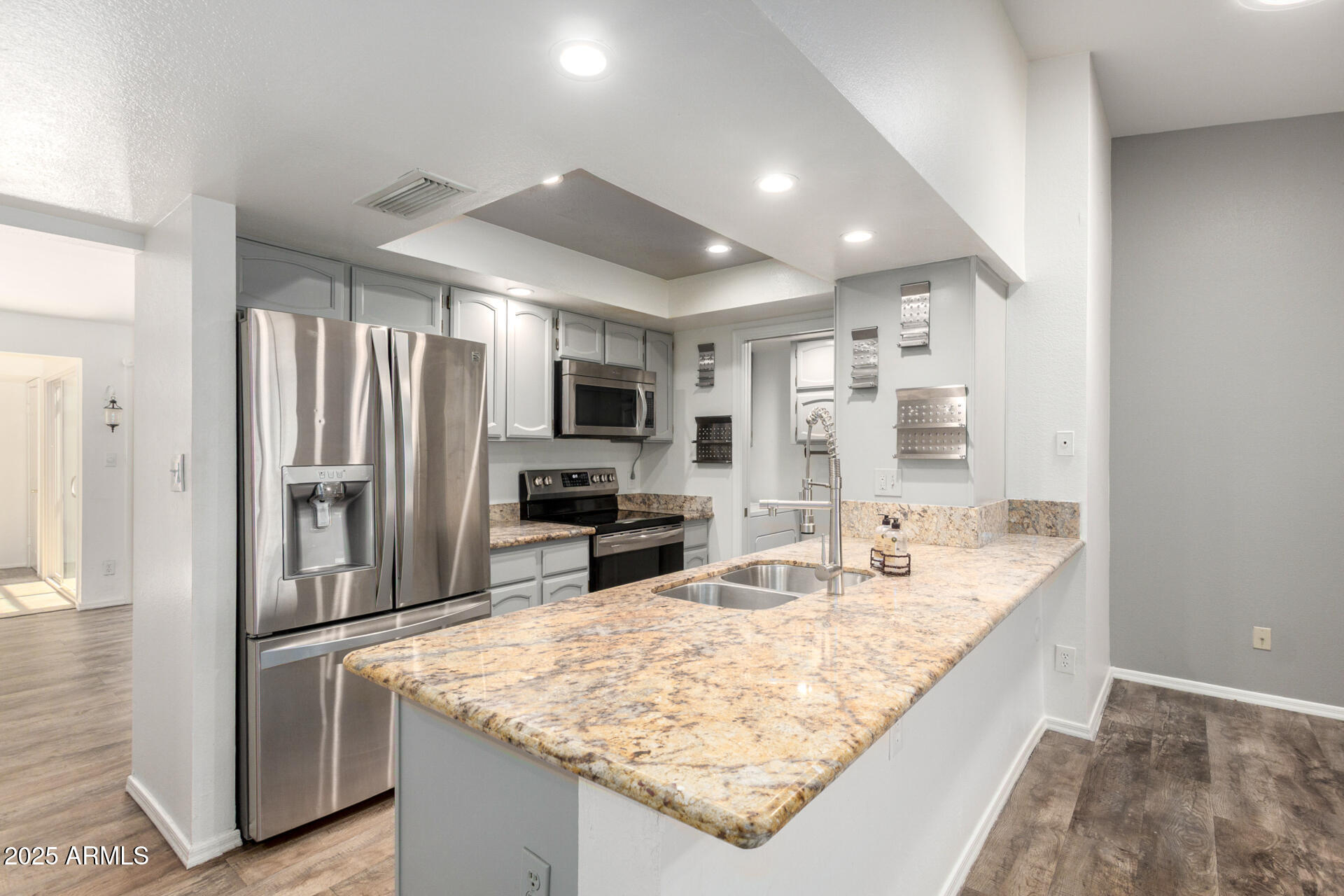 2059 East Brown Road, Unit 35 Mesa, AZ 85213 - Photo 4 of 37 Kitchen
