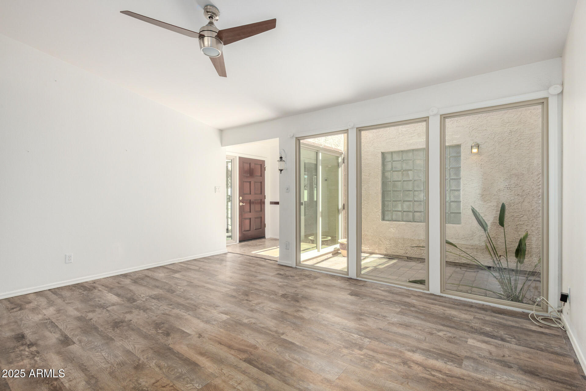 2059 East Brown Road, Unit 35 Mesa, AZ 85213 - Photo 7 of 37 Front Room