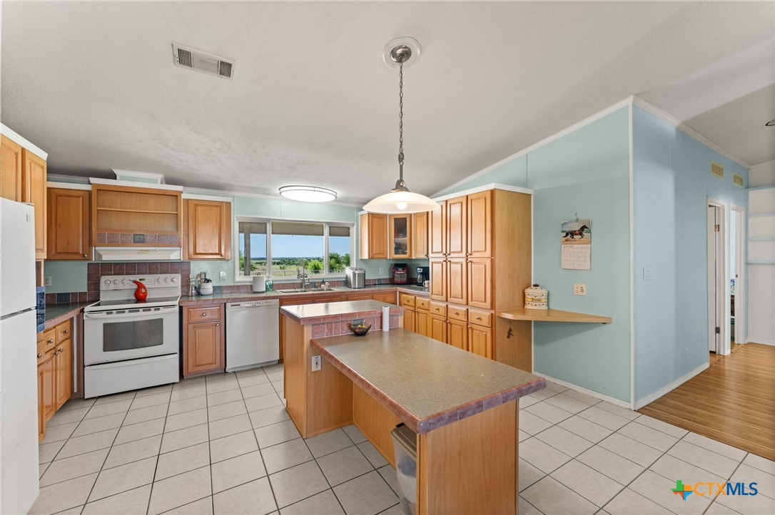 2124 Hackberry Road Salado, TX 76571 - Photo 11 of 41 Kitchen in main home