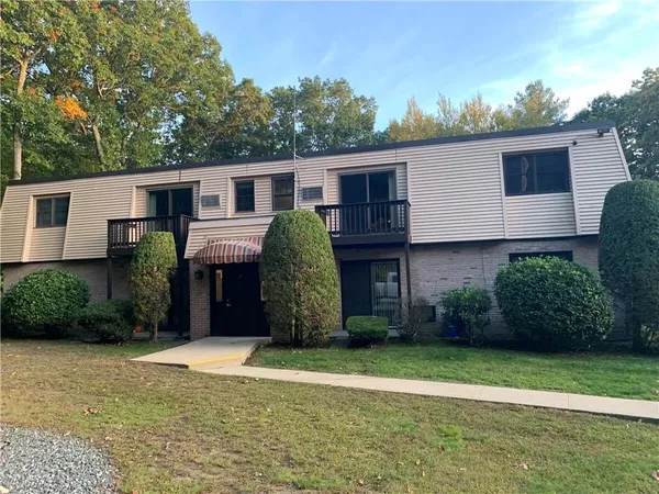 $267,500 | 15 Apple Valley Parkway, Unit 8, Smithfield, RI 02917