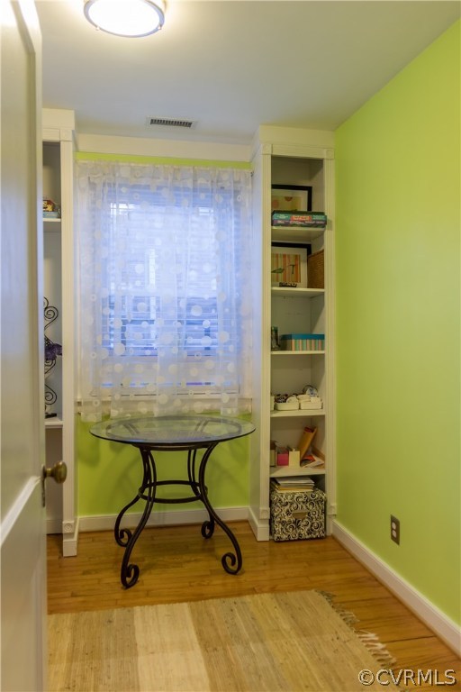 5109 Sylvan Road Richmond, VA 23225 - Photo 17 of 27 Bedroom 3 with built-ins.