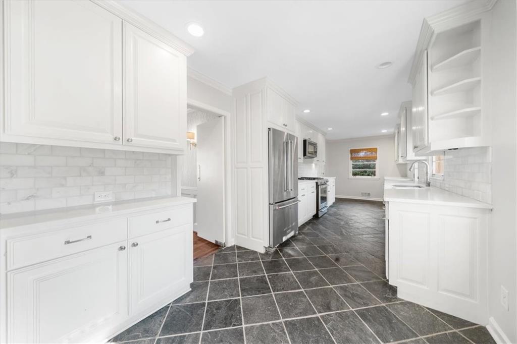 525 Timber Valley Road Northeast Sandy Springs, GA 30342 - Photo 12 of 40 Gallery Image 12