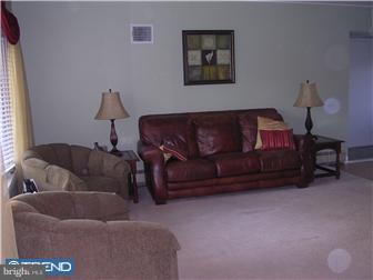 45 Towpath Road Levittown, PA 19056 - Photo 2 of 10 Living Room