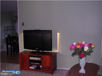 45 Towpath Road Levittown, PA 19056 - Photo 3 of 10 Living Room