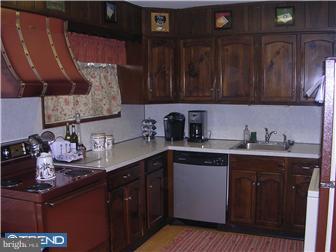 45 Towpath Road Levittown, PA 19056 - Photo 4 of 10 Kitchen