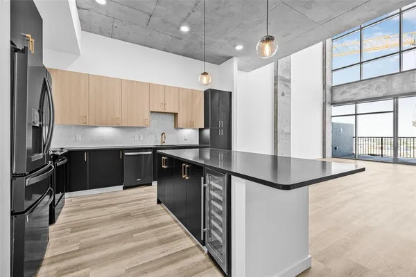 $7,195 | 221 Main Street North, Unit PH 1603, St. Petersburg, FL 33716