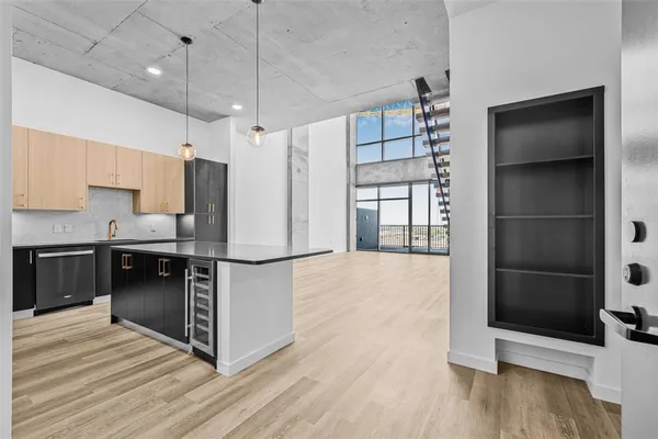 $7,195 | 221 Main Street North, Unit PH 1603, St. Petersburg, FL 33716