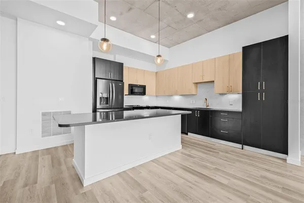 $7,195 | 221 Main Street North, Unit PH 1603, St. Petersburg, FL 33716