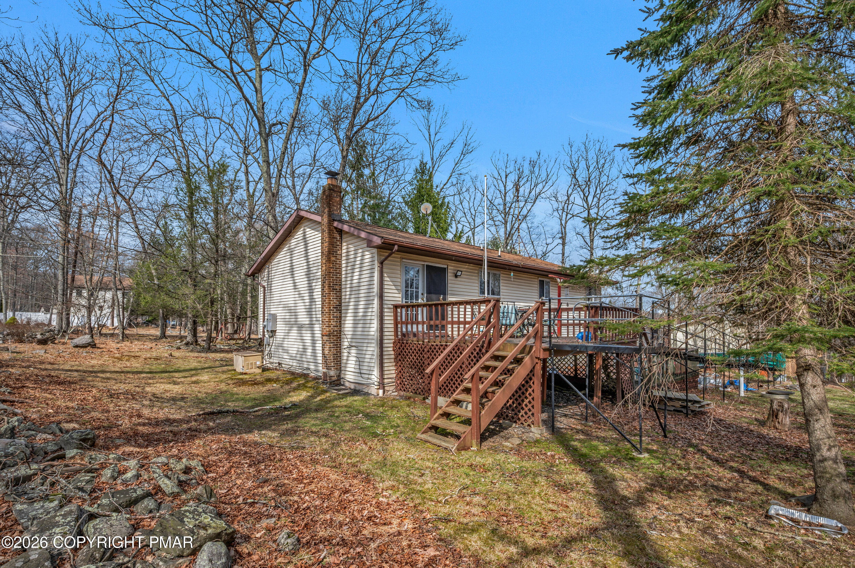 218 Mohican Road Canadensis, PA 18325 - Photo 3 of 30 CHR_9463