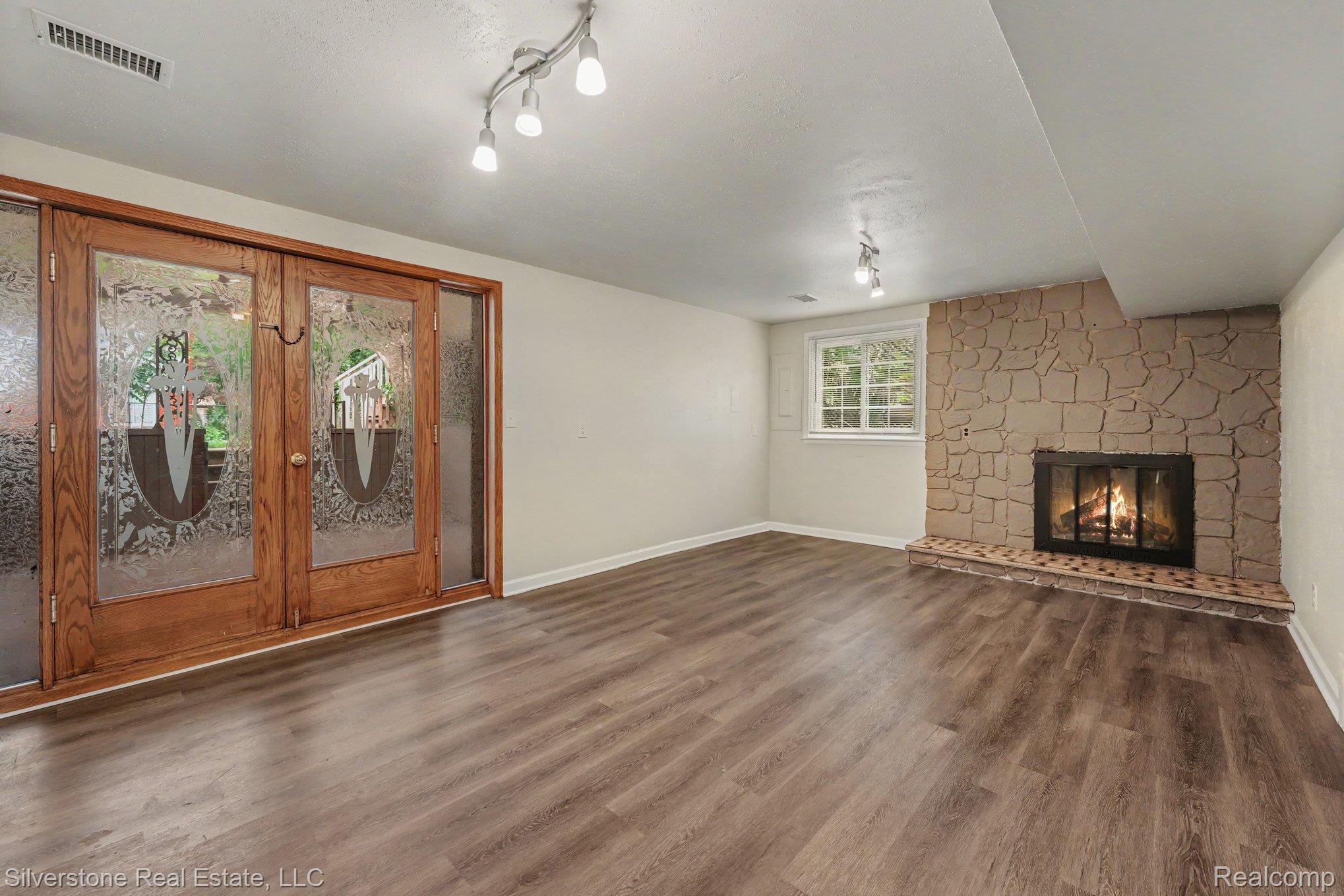 547 Reed Street Northville, MI 48167 - Photo 13 of 38 013_file_6131.jpg