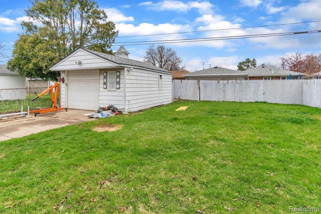 7535 Sterling Street Center Line, MI 48015 - Photo 35 of 48