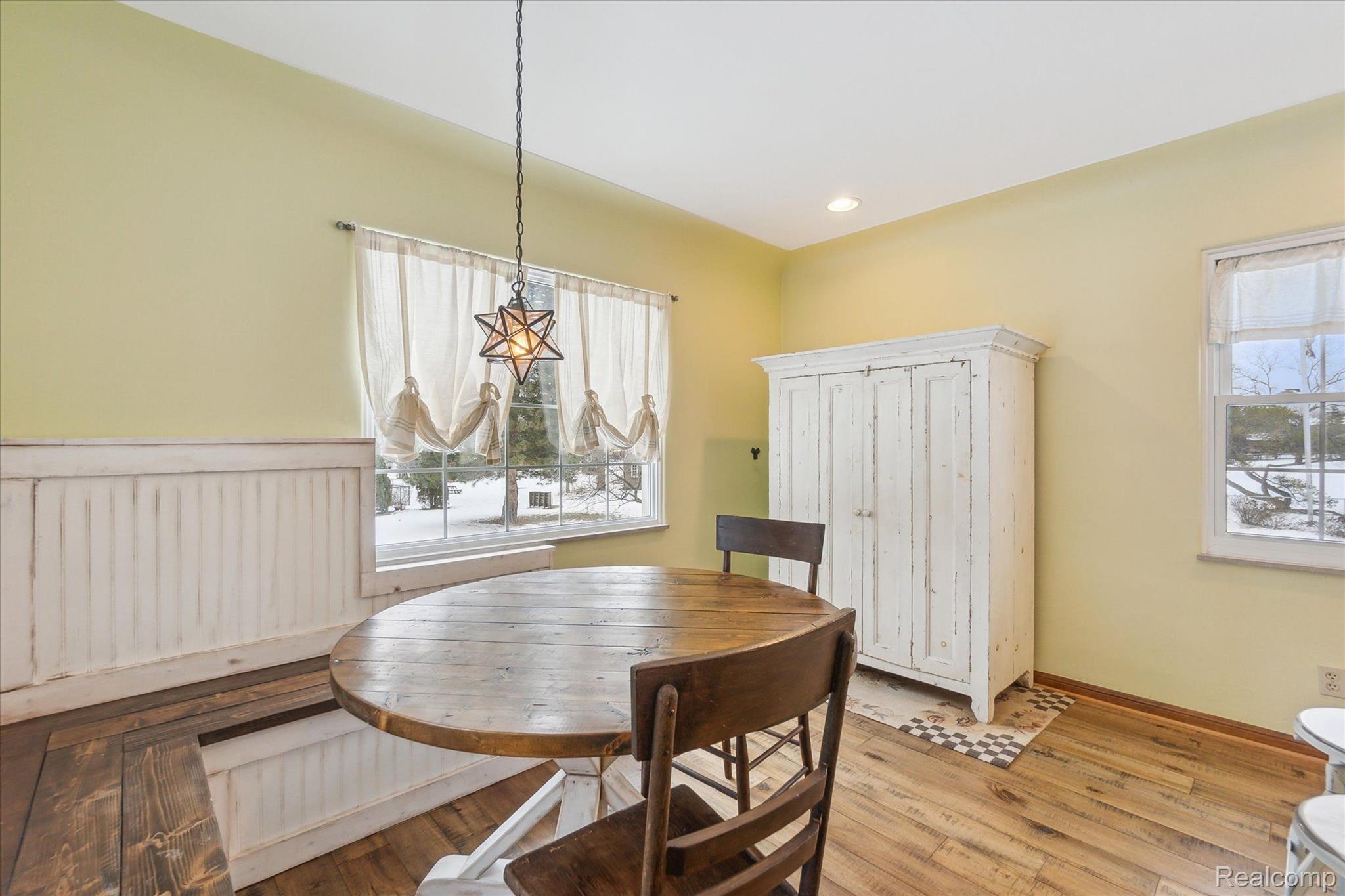 6421 Fenton Road Flint, MI 48507 - Photo 17 of 58