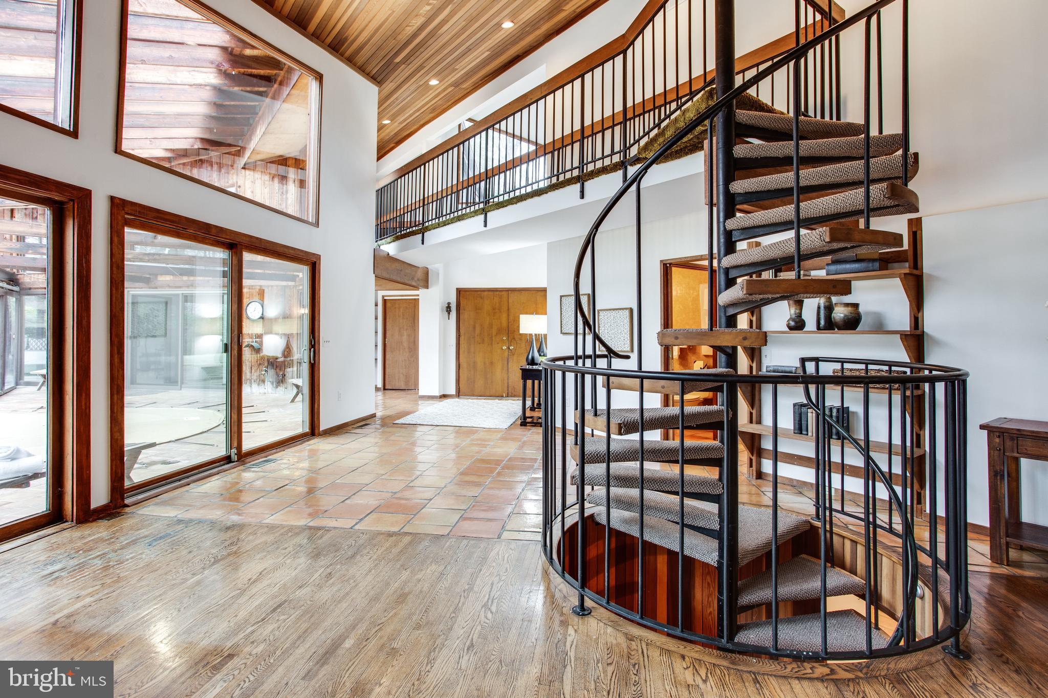 9441 Rabbit Hill Road Great Falls, VA 22066 - Photo 13 of 100