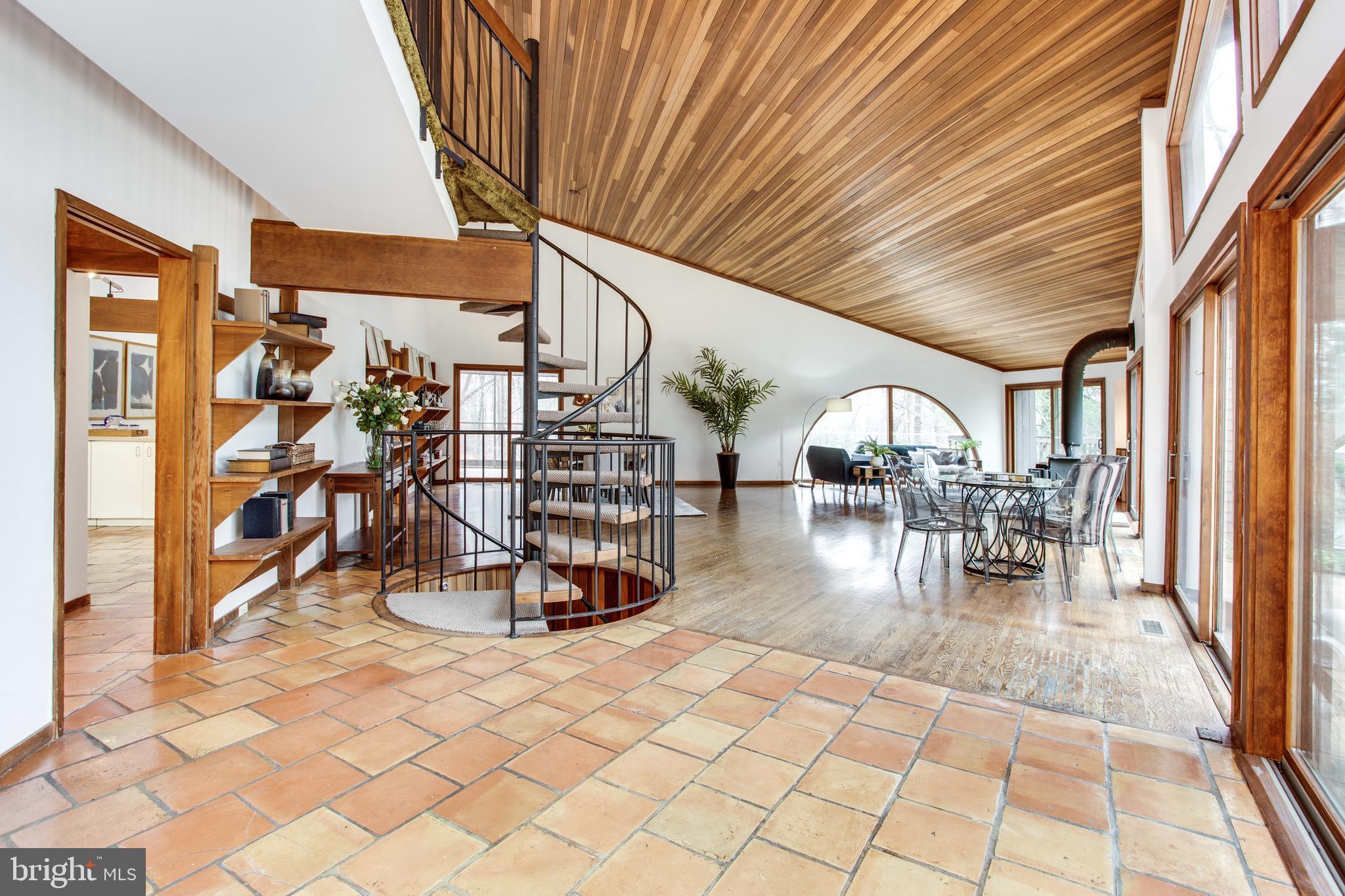 9441 Rabbit Hill Road Great Falls, VA 22066 - Photo 14 of 100