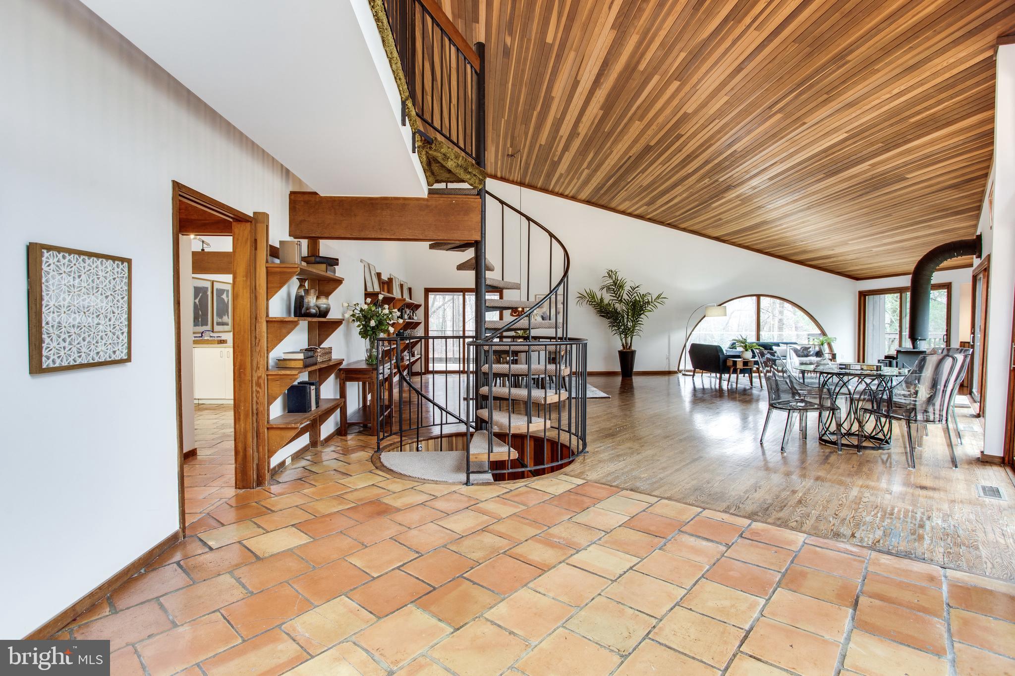 9441 Rabbit Hill Road Great Falls, VA 22066 - Photo 15 of 100