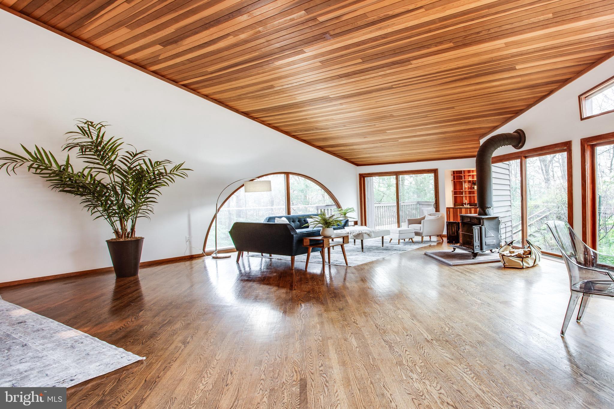 9441 Rabbit Hill Road Great Falls, VA 22066 - Photo 19 of 100