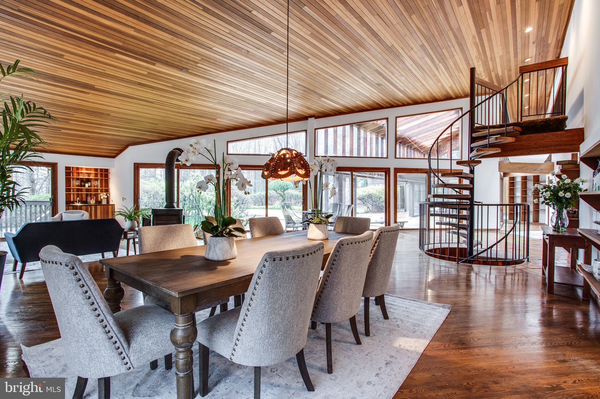 9441 Rabbit Hill Road Great Falls, VA 22066 - Photo 21 of 100