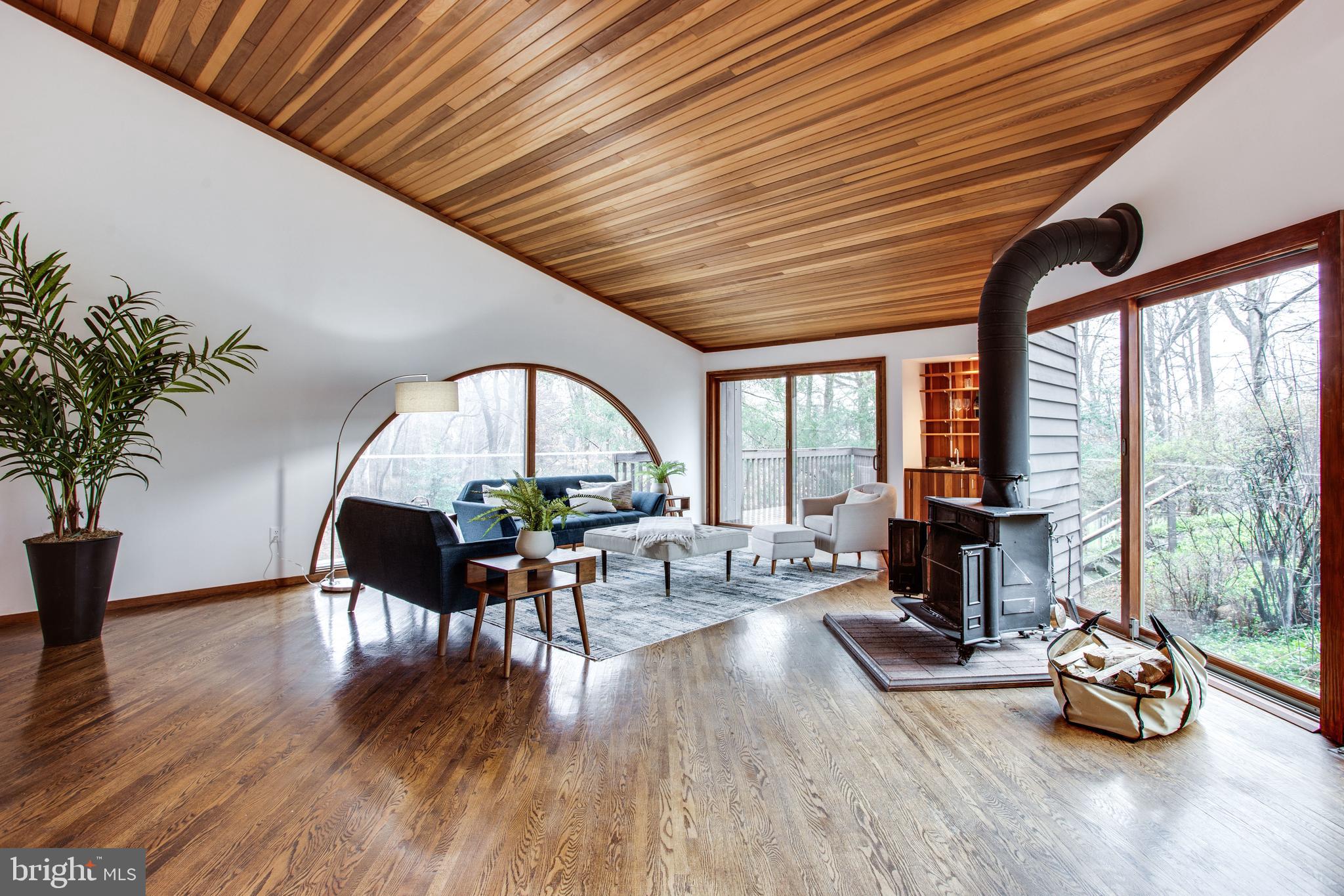 9441 Rabbit Hill Road Great Falls, VA 22066 - Photo 23 of 100