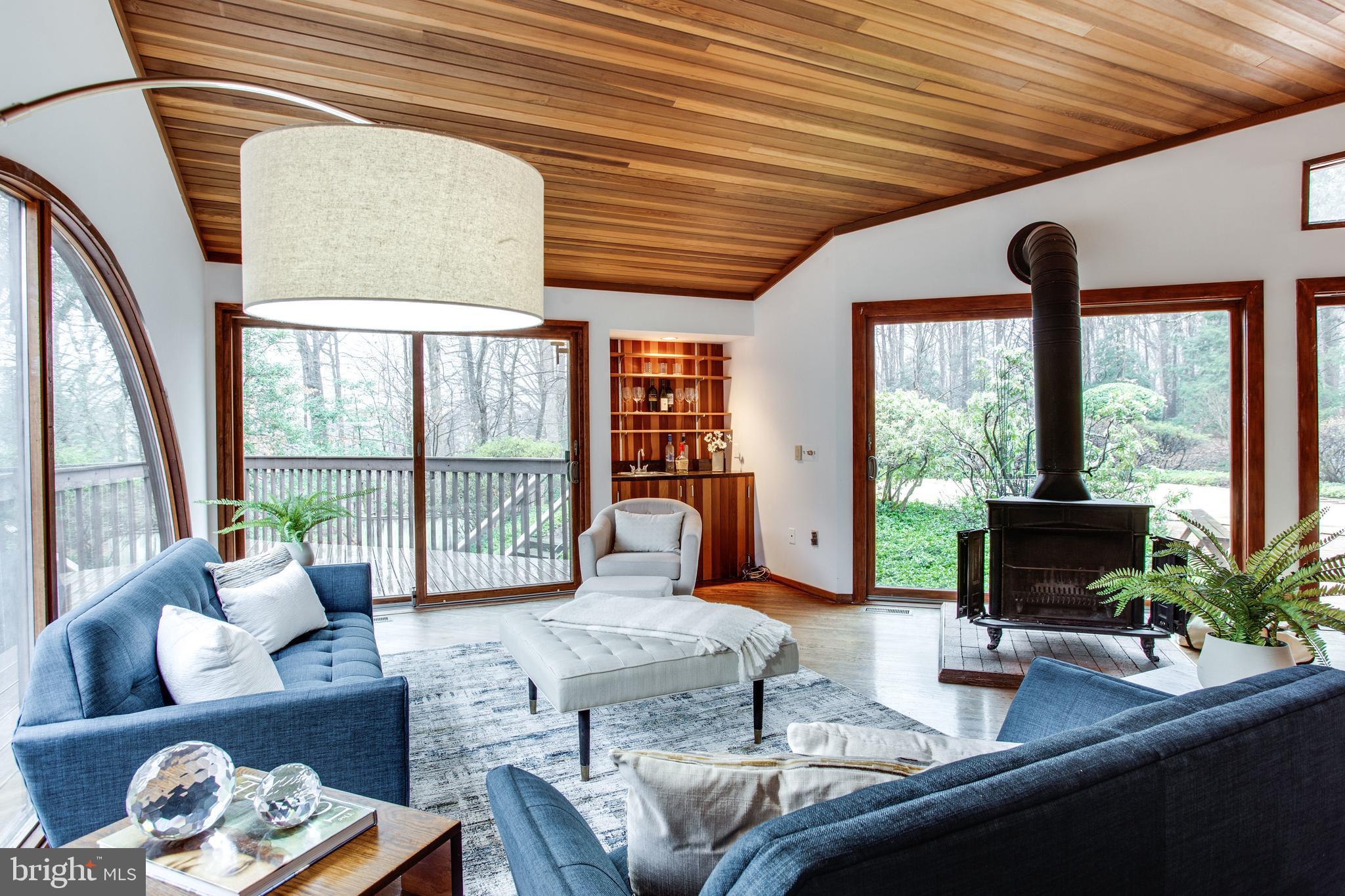 9441 Rabbit Hill Road Great Falls, VA 22066 - Photo 26 of 100