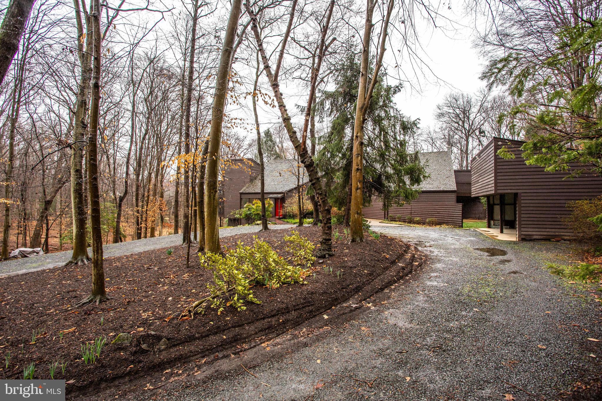 9441 Rabbit Hill Road Great Falls, VA 22066 - Photo 3 of 100