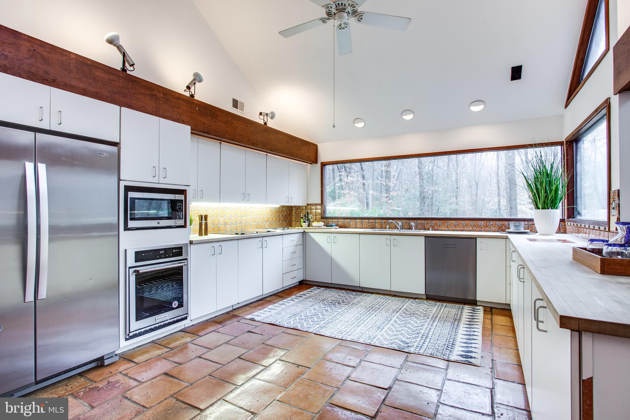 9441 Rabbit Hill Road Great Falls, VA 22066 - Photo 36 of 100