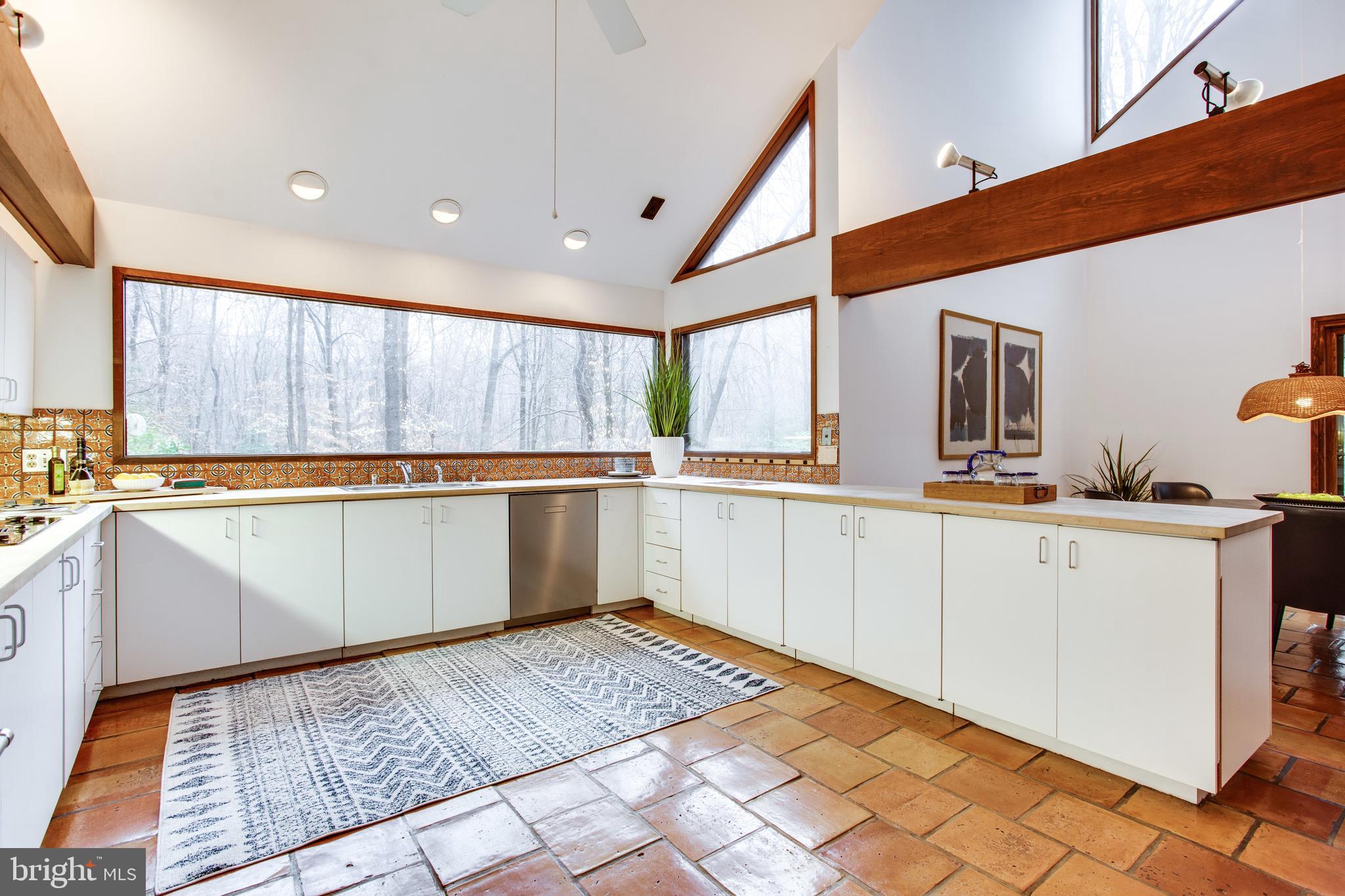 9441 Rabbit Hill Road Great Falls, VA 22066 - Photo 37 of 100