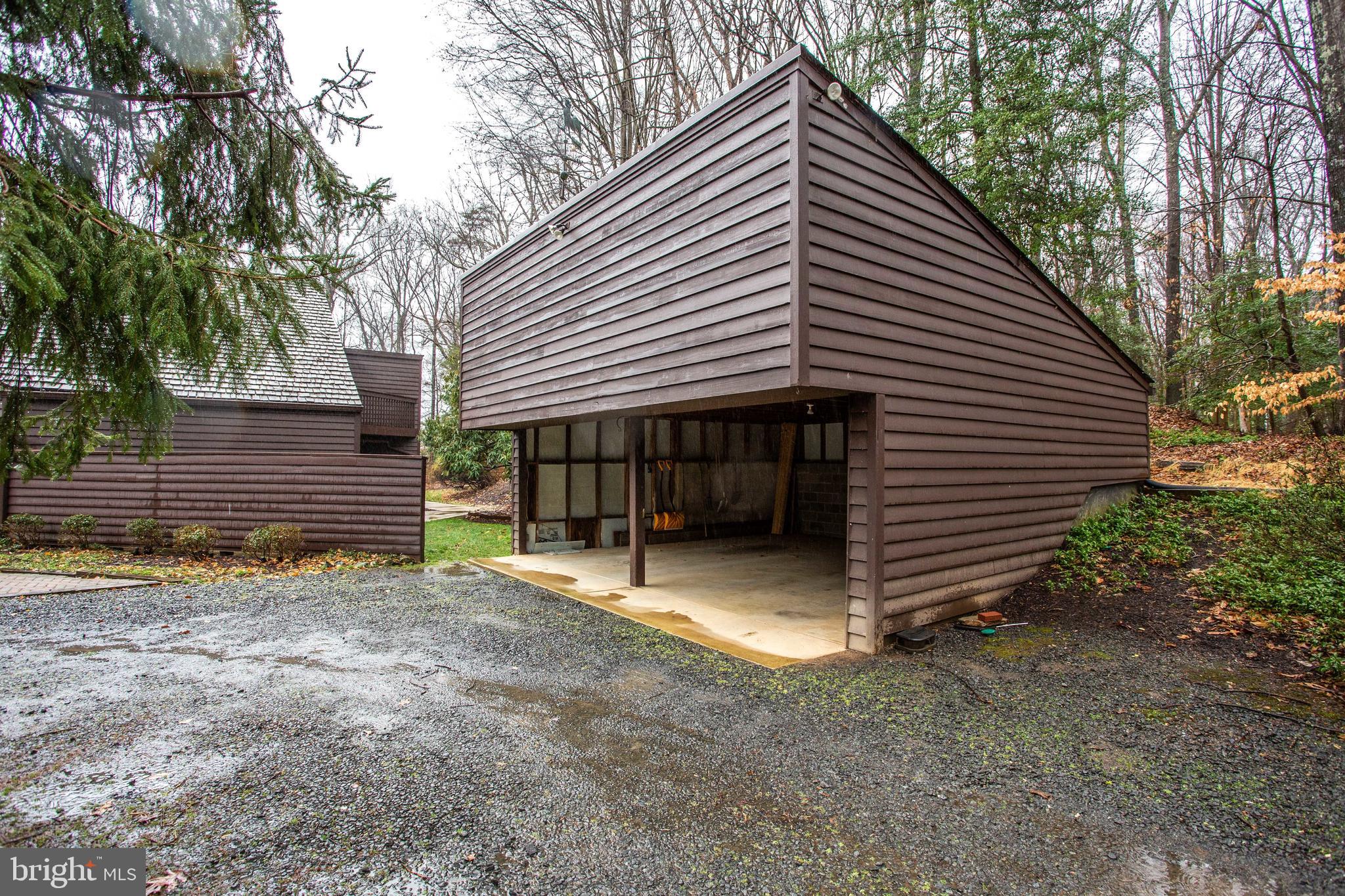 9441 Rabbit Hill Road Great Falls, VA 22066 - Photo 4 of 100